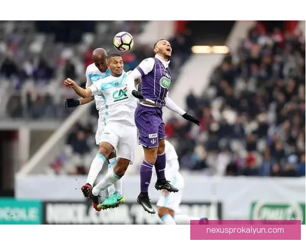 诺伊尔门将风格演变：从清道夫门将到防线指挥官的转型之路